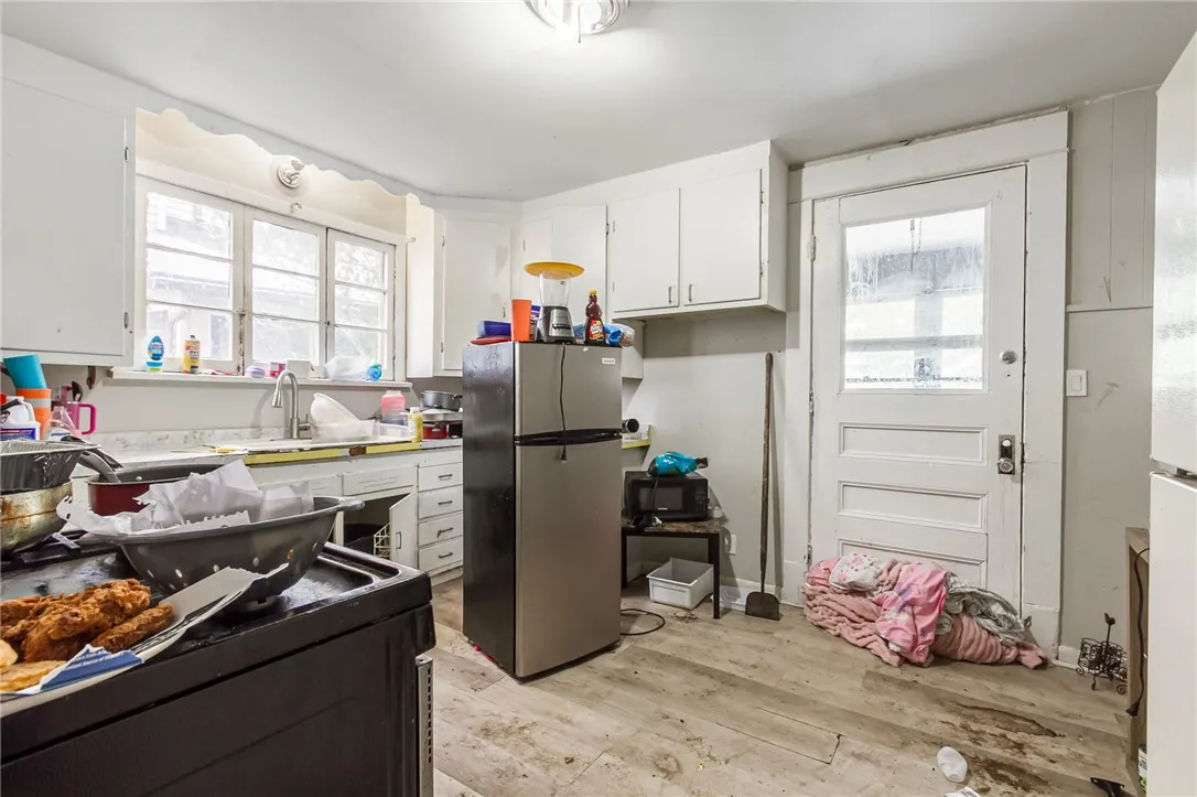 32 Fair Pl, Rochester, New York 14609, Rochester, New York 14609, 4 Bedrooms Bedrooms, 10 Rooms Rooms,2 BathroomsBathrooms,Residential,For Sale,32 Fair Pl, Rochester, New York 14609,0,R1650447