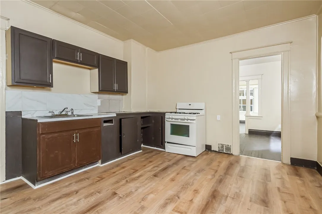 100-102 Parkway, Rochester, New York 14608, Rochester, New York 14608, 5 Bedrooms Bedrooms, ,2 BathroomsBathrooms,Residential,For Sale,100-102 Parkway, Rochester, New York 14608,0,R1650449