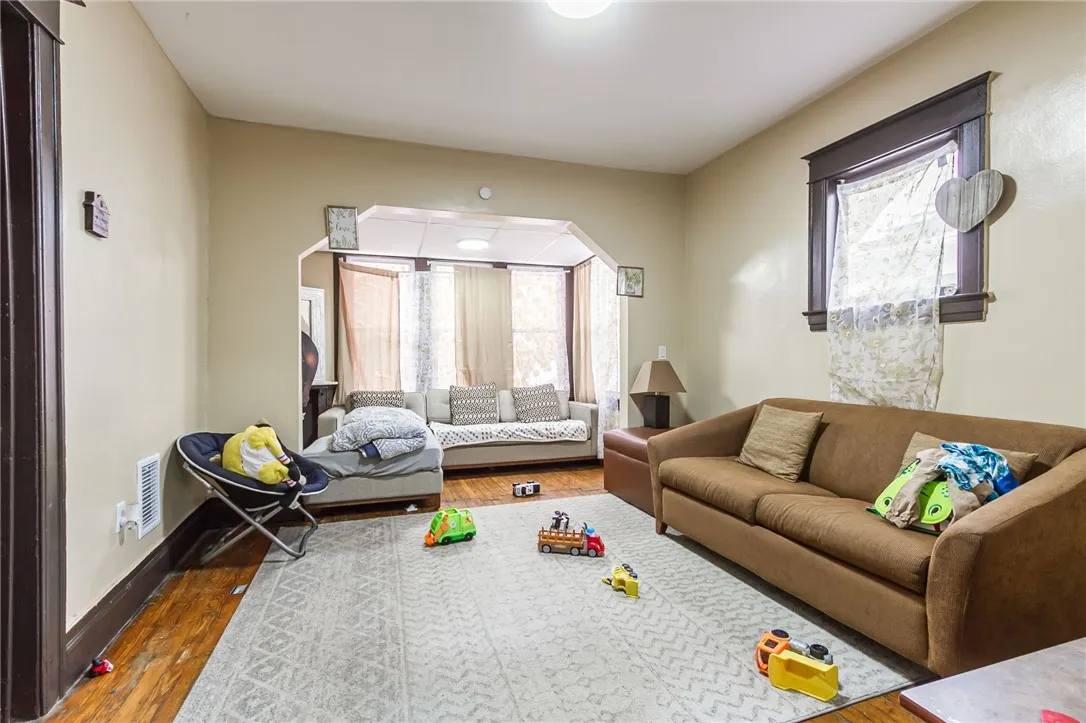 100-102 Parkway, Rochester, New York 14608, Rochester, New York 14608, 5 Bedrooms Bedrooms, ,2 BathroomsBathrooms,Residential,For Sale,100-102 Parkway, Rochester, New York 14608,0,R1650449