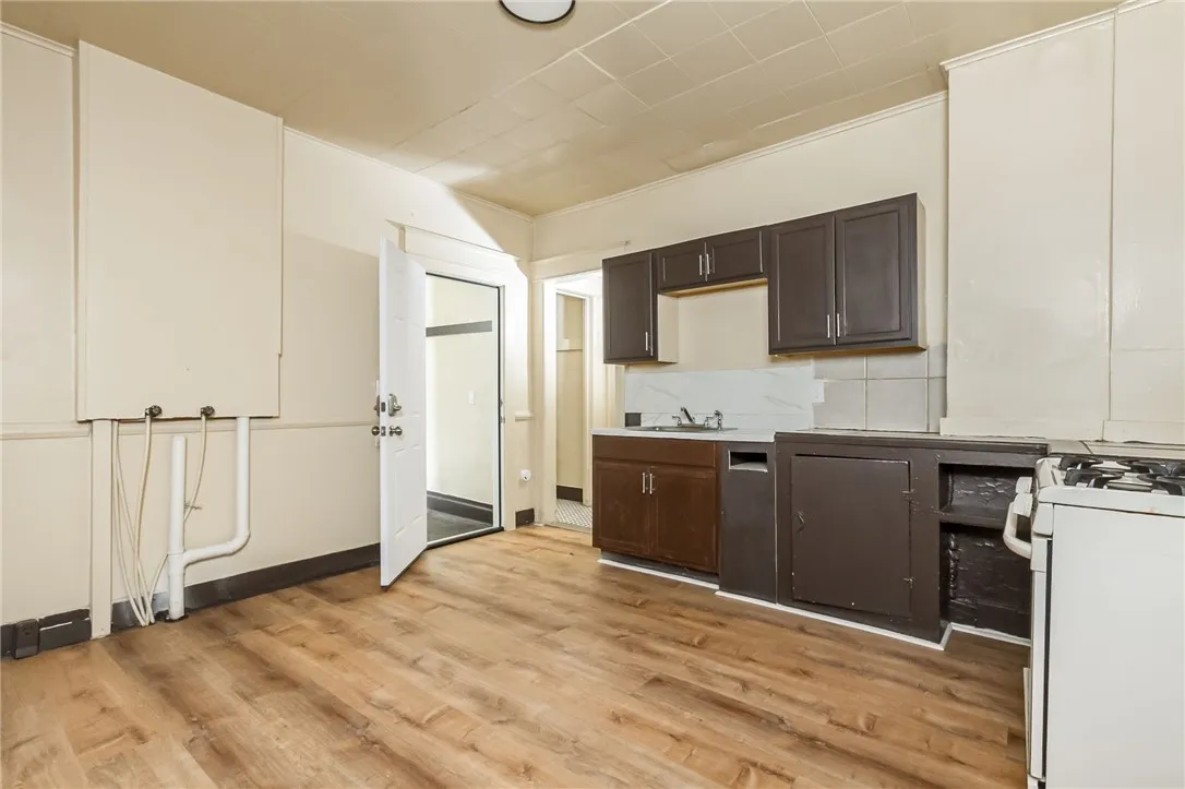 100-102 Parkway, Rochester, New York 14608, Rochester, New York 14608, 5 Bedrooms Bedrooms, ,2 BathroomsBathrooms,Residential,For Sale,100-102 Parkway, Rochester, New York 14608,0,R1650449