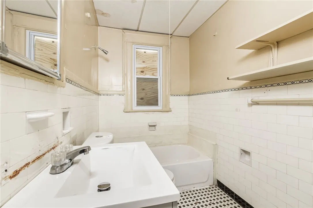 100-102 Parkway, Rochester, New York 14608, Rochester, New York 14608, 5 Bedrooms Bedrooms, ,2 BathroomsBathrooms,Residential,For Sale,100-102 Parkway, Rochester, New York 14608,0,R1650449