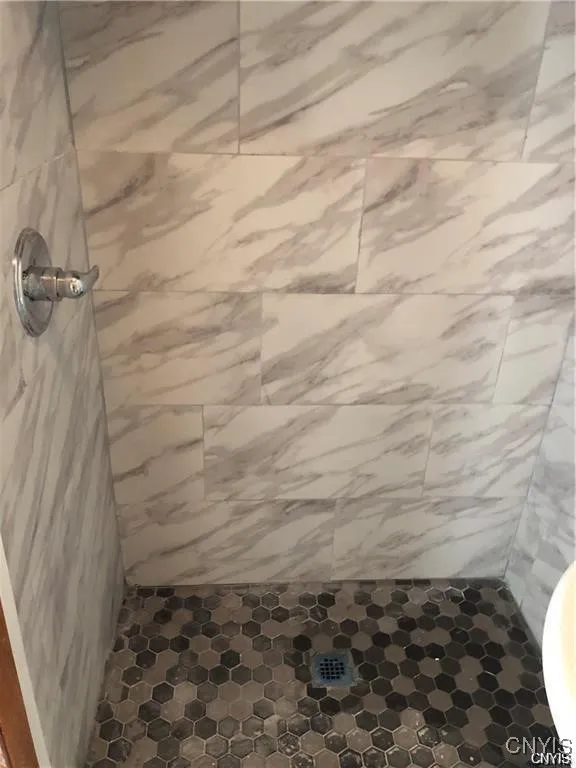 139 Strong Avenue, Syracuse, New York 13210, Syracuse, New York 13210, 4 Bedrooms Bedrooms, 9 Rooms Rooms,1 BathroomBathrooms,Residential Lease,For Rent,139 Strong Avenue, Syracuse, New York 13210,0,S1650372