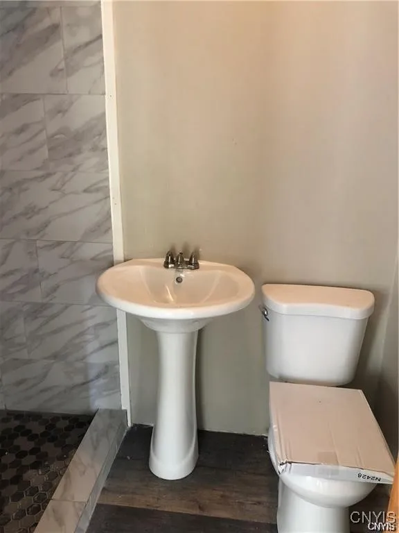 139 Strong Avenue, Syracuse, New York 13210, Syracuse, New York 13210, 4 Bedrooms Bedrooms, 9 Rooms Rooms,1 BathroomBathrooms,Residential Lease,For Rent,139 Strong Avenue, Syracuse, New York 13210,0,S1650372