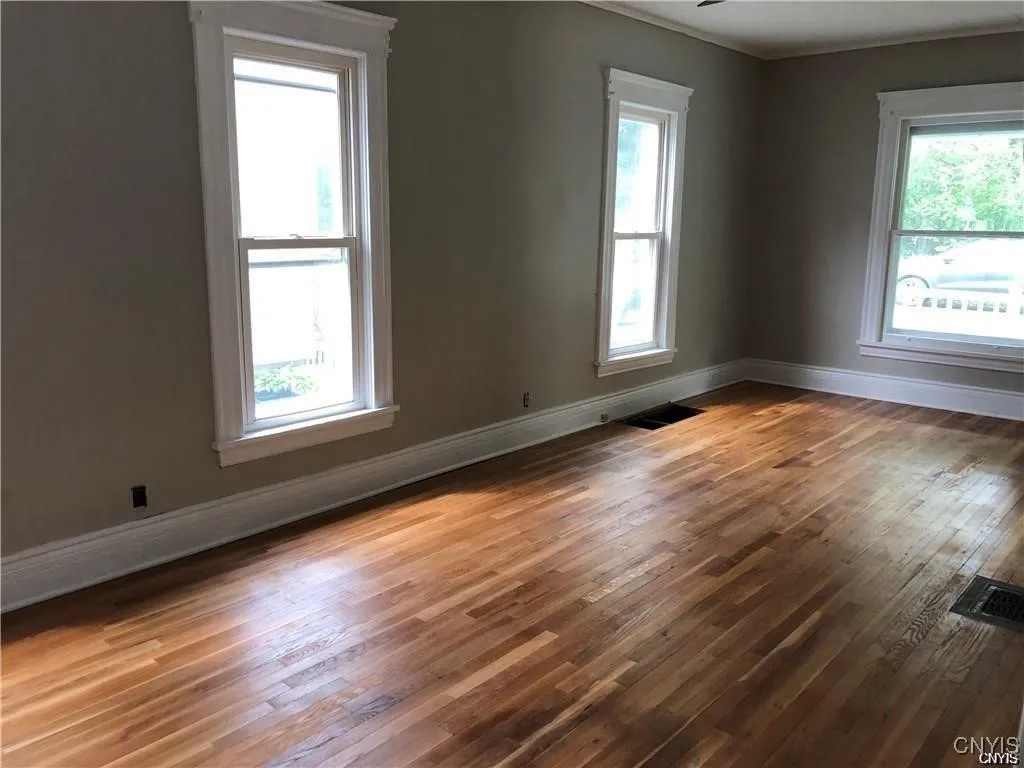 139 Strong Avenue, Syracuse, New York 13210, Syracuse, New York 13210, 4 Bedrooms Bedrooms, 9 Rooms Rooms,1 BathroomBathrooms,Residential Lease,For Rent,139 Strong Avenue, Syracuse, New York 13210,0,S1650372