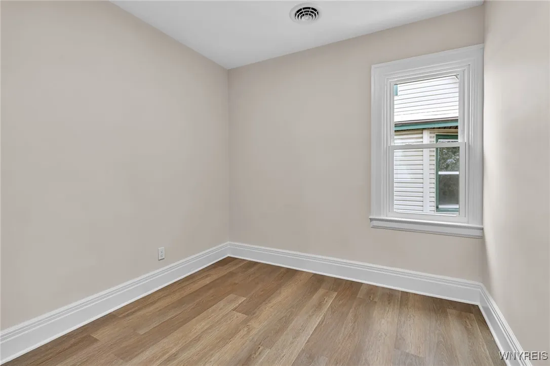 404 Parkdale Avenue, Buffalo, New York 14213, Buffalo, New York 14213, 4 Bedrooms Bedrooms, 6 Rooms Rooms,1 BathroomBathrooms,Residential Lease,For Rent,404 Parkdale Avenue, Buffalo, New York 14213,0,B1650507