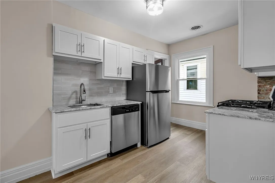 404 Parkdale Avenue, Buffalo, New York 14213, Buffalo, New York 14213, 4 Bedrooms Bedrooms, 6 Rooms Rooms,1 BathroomBathrooms,Residential Lease,For Rent,404 Parkdale Avenue, Buffalo, New York 14213,0,B1650507