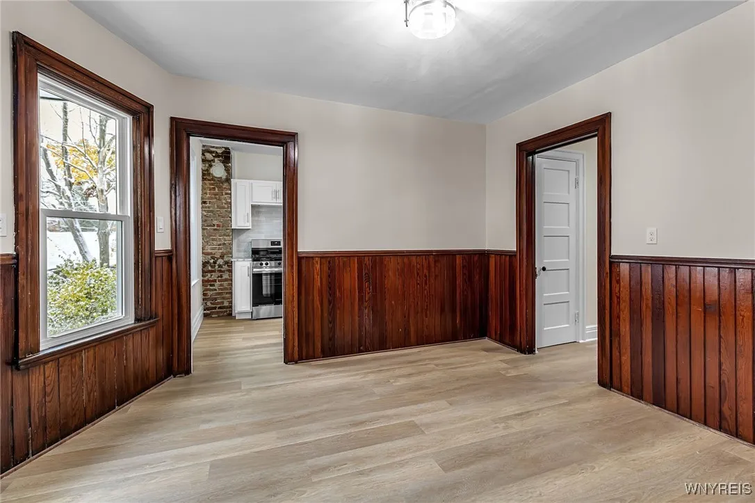 404 Parkdale Avenue, Buffalo, New York 14213, Buffalo, New York 14213, 4 Bedrooms Bedrooms, 6 Rooms Rooms,1 BathroomBathrooms,Residential Lease,For Rent,404 Parkdale Avenue, Buffalo, New York 14213,0,B1650507