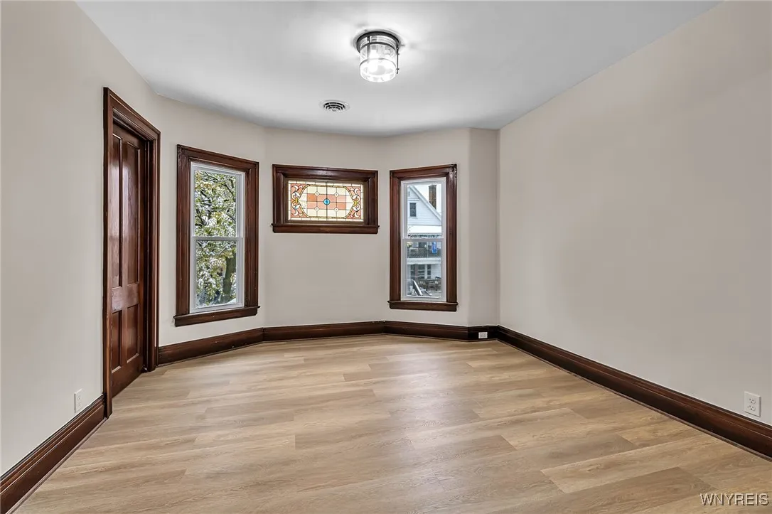 404 Parkdale Avenue, Buffalo, New York 14213, Buffalo, New York 14213, 4 Bedrooms Bedrooms, 6 Rooms Rooms,1 BathroomBathrooms,Residential Lease,For Rent,404 Parkdale Avenue, Buffalo, New York 14213,0,B1650507