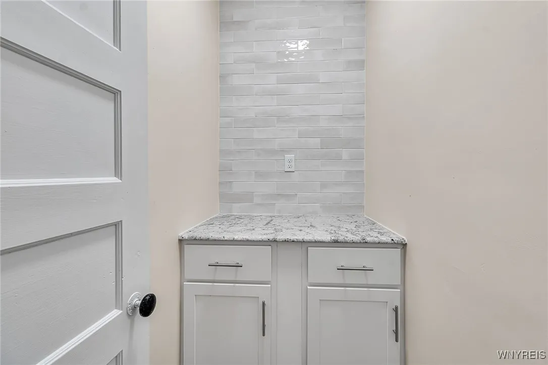 404 Parkdale Avenue, Buffalo, New York 14213, Buffalo, New York 14213, 4 Bedrooms Bedrooms, 6 Rooms Rooms,1 BathroomBathrooms,Residential Lease,For Rent,404 Parkdale Avenue, Buffalo, New York 14213,0,B1650507