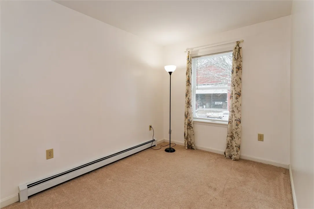 Walkin closet/Primary Suite