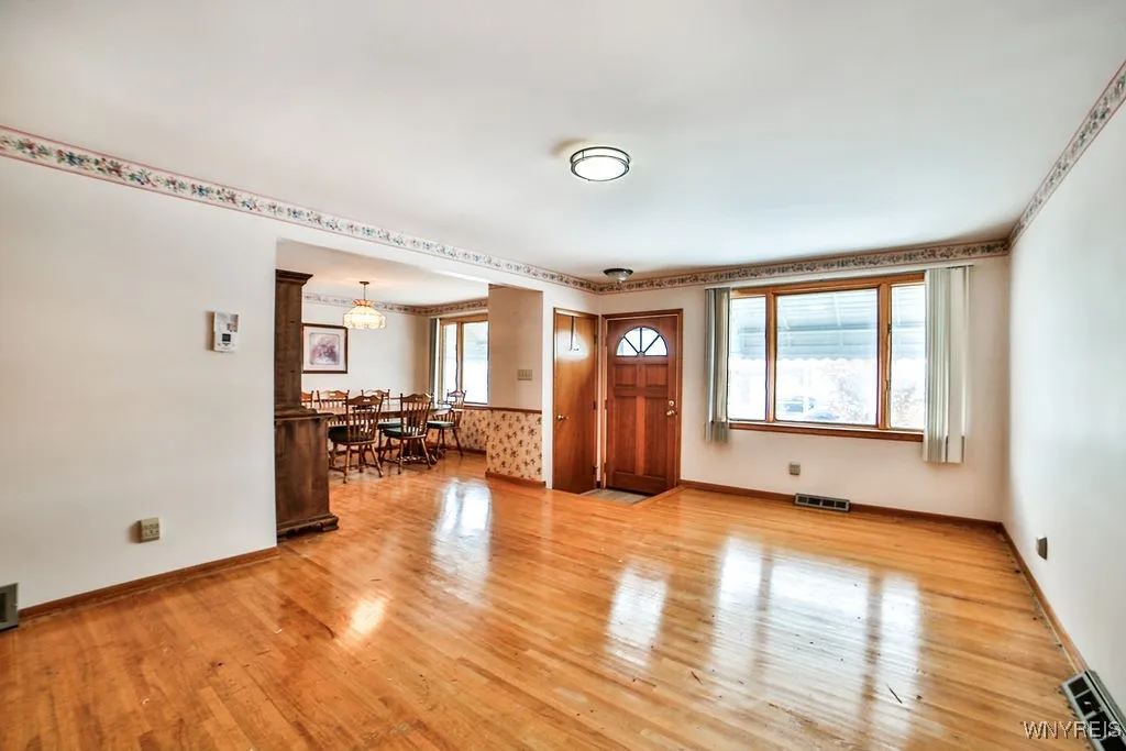 50 Mary Lou Lane, Cheektowaga, New York 14043, Cheektowaga, New York 14043, 2 Bedrooms Bedrooms, 5 Rooms Rooms,1 BathroomBathrooms,Residential,For Sale,50 Mary Lou Lane, Cheektowaga, New York 14043,0,B1649758