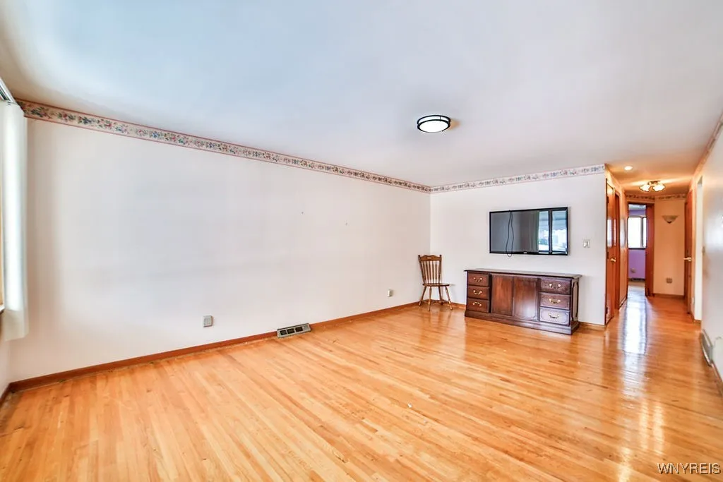 50 Mary Lou Lane, Cheektowaga, New York 14043, Cheektowaga, New York 14043, 2 Bedrooms Bedrooms, 5 Rooms Rooms,1 BathroomBathrooms,Residential,For Sale,50 Mary Lou Lane, Cheektowaga, New York 14043,0,B1649758