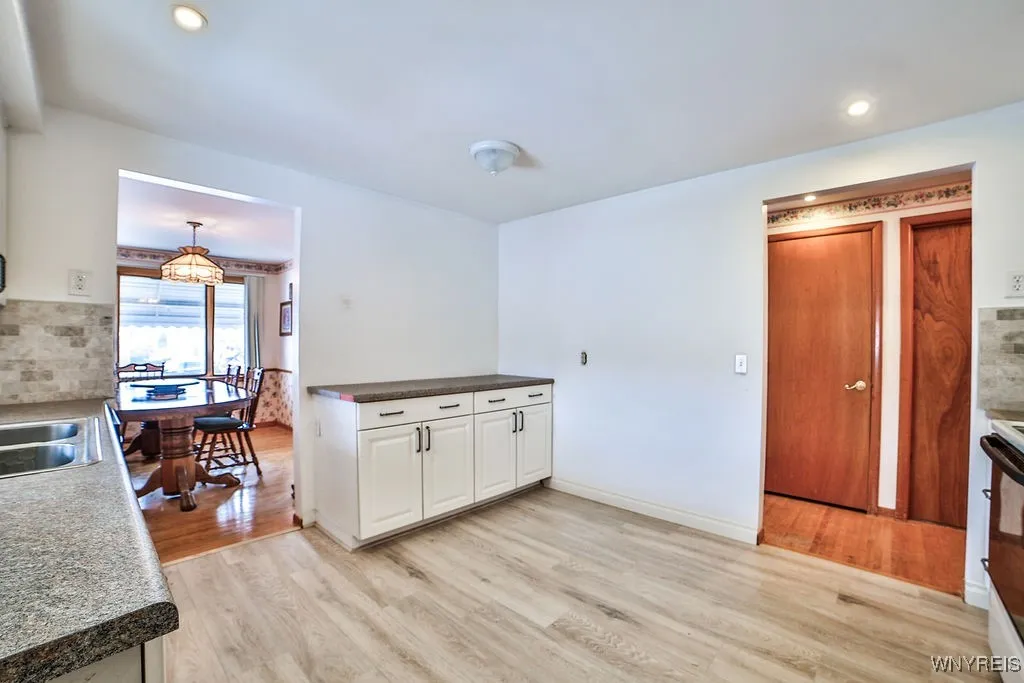 50 Mary Lou Lane, Cheektowaga, New York 14043, Cheektowaga, New York 14043, 2 Bedrooms Bedrooms, 5 Rooms Rooms,1 BathroomBathrooms,Residential,For Sale,50 Mary Lou Lane, Cheektowaga, New York 14043,0,B1649758