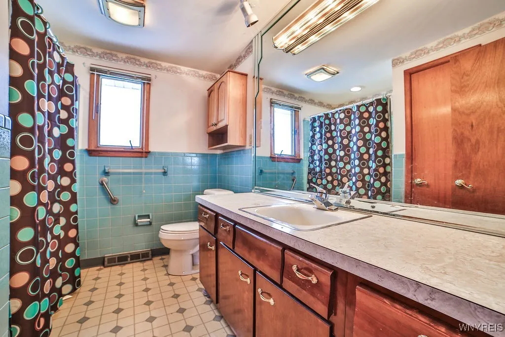 50 Mary Lou Lane, Cheektowaga, New York 14043, Cheektowaga, New York 14043, 2 Bedrooms Bedrooms, 5 Rooms Rooms,1 BathroomBathrooms,Residential,For Sale,50 Mary Lou Lane, Cheektowaga, New York 14043,0,B1649758