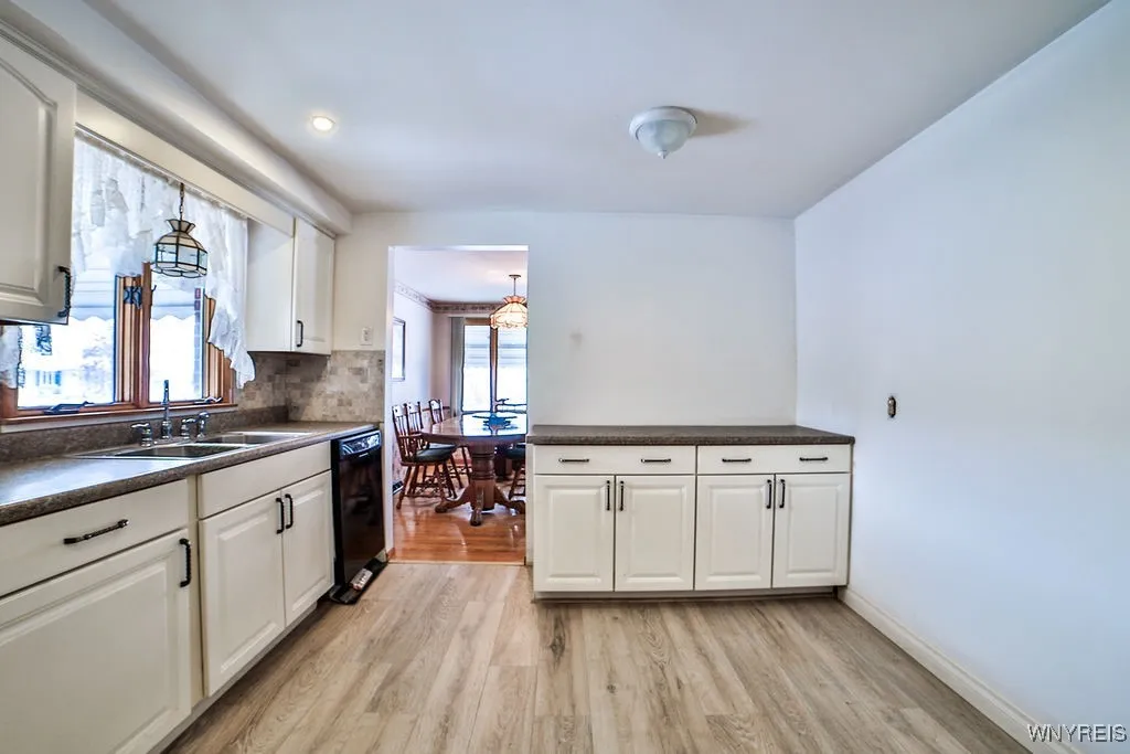 50 Mary Lou Lane, Cheektowaga, New York 14043, Cheektowaga, New York 14043, 2 Bedrooms Bedrooms, 5 Rooms Rooms,1 BathroomBathrooms,Residential,For Sale,50 Mary Lou Lane, Cheektowaga, New York 14043,0,B1649758