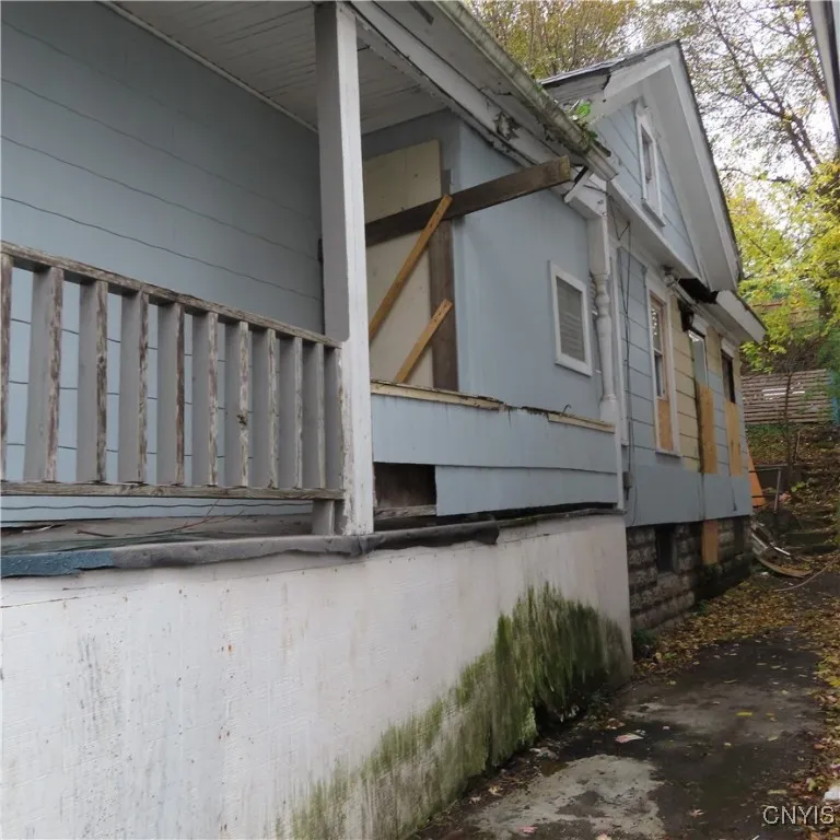 220 Seward Street, Syracuse, New York 13203, Syracuse, New York 13203, 2 Bedrooms Bedrooms, ,2 BathroomsBathrooms,Residential,For Sale,220 Seward Street, Syracuse, New York 13203,0,S1650200