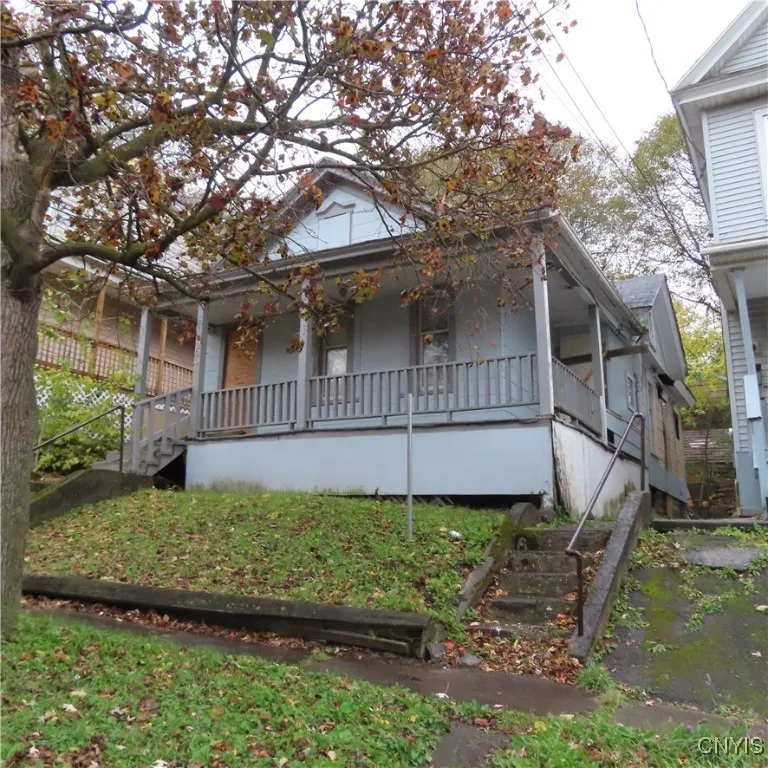 220 Seward Street, Syracuse, New York 13203, Syracuse, New York 13203, 2 Bedrooms Bedrooms, ,2 BathroomsBathrooms,Residential,For Sale,220 Seward Street, Syracuse, New York 13203,0,S1650200