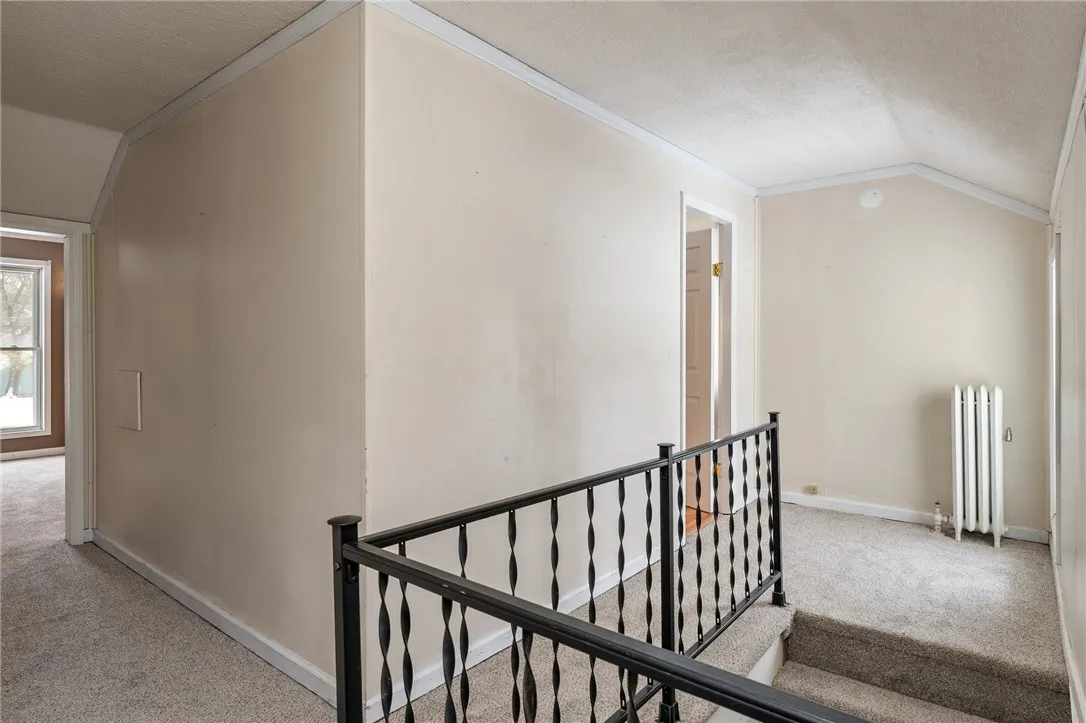 2ND FLOOR HALLWAY/LANDING ENTRANCE