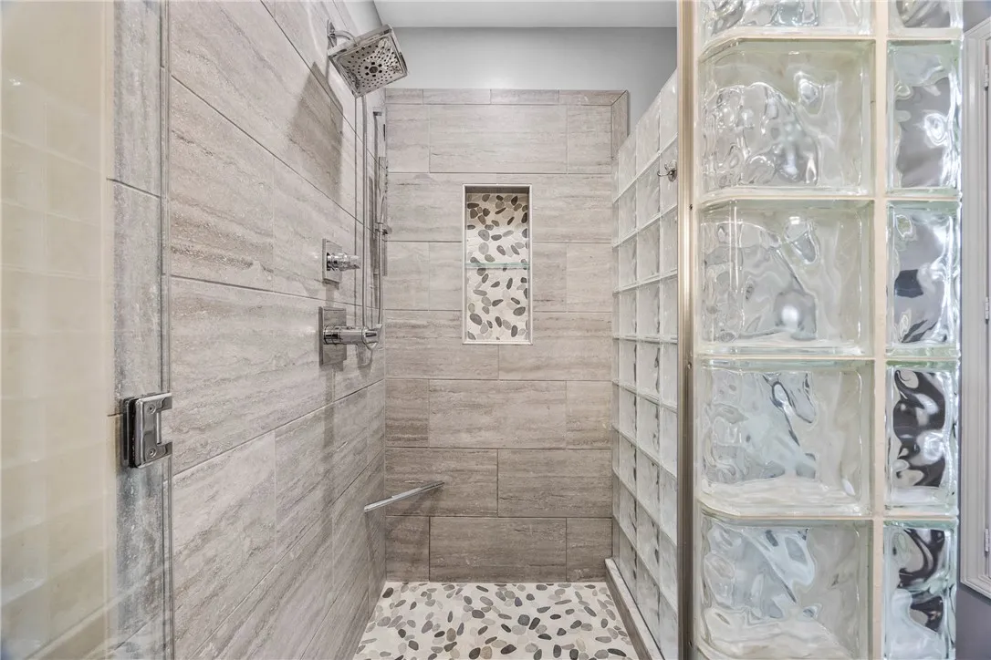 40 Thendara Lane, Irondequoit, New York 14617, Irondequoit, New York 14617, 4 Bedrooms Bedrooms, 8 Rooms Rooms,3 BathroomsBathrooms,Residential,For Sale,40 Thendara Lane, Irondequoit, New York 14617,0,R1650400