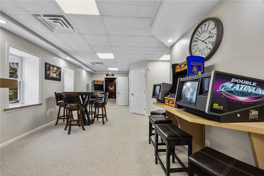 40 Thendara Lane, Irondequoit, New York 14617, Irondequoit, New York 14617, 4 Bedrooms Bedrooms, 8 Rooms Rooms,3 BathroomsBathrooms,Residential,For Sale,40 Thendara Lane, Irondequoit, New York 14617,0,R1650400