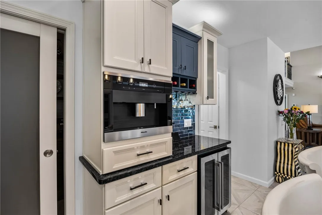 40 Thendara Lane, Irondequoit, New York 14617, Irondequoit, New York 14617, 4 Bedrooms Bedrooms, 8 Rooms Rooms,3 BathroomsBathrooms,Residential,For Sale,40 Thendara Lane, Irondequoit, New York 14617,0,R1650400