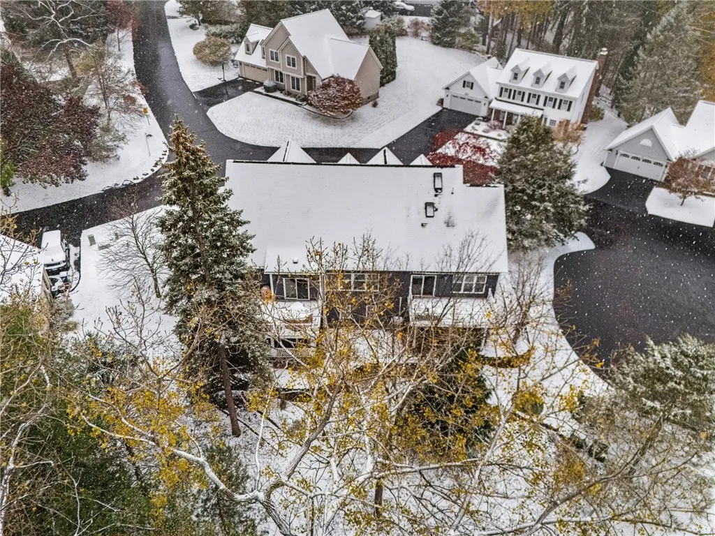 40 Thendara Lane, Irondequoit, New York 14617, Irondequoit, New York 14617, 4 Bedrooms Bedrooms, 8 Rooms Rooms,3 BathroomsBathrooms,Residential,For Sale,40 Thendara Lane, Irondequoit, New York 14617,0,R1650400