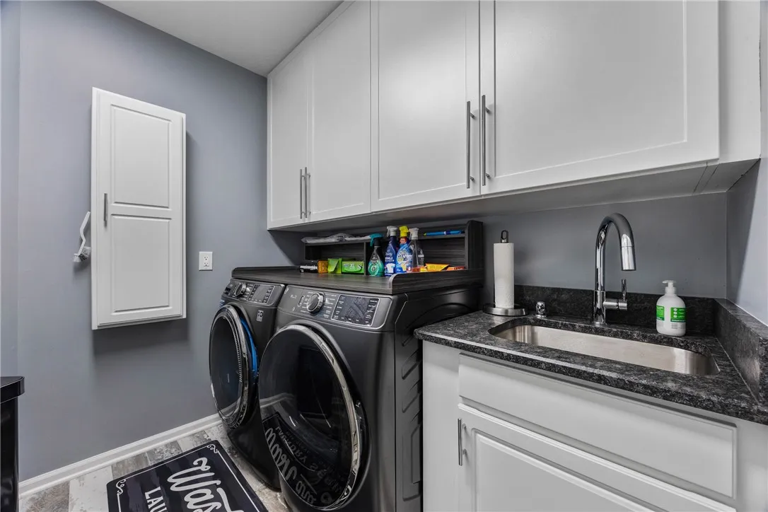 40 Thendara Lane, Irondequoit, New York 14617, Irondequoit, New York 14617, 4 Bedrooms Bedrooms, 8 Rooms Rooms,3 BathroomsBathrooms,Residential,For Sale,40 Thendara Lane, Irondequoit, New York 14617,0,R1650400