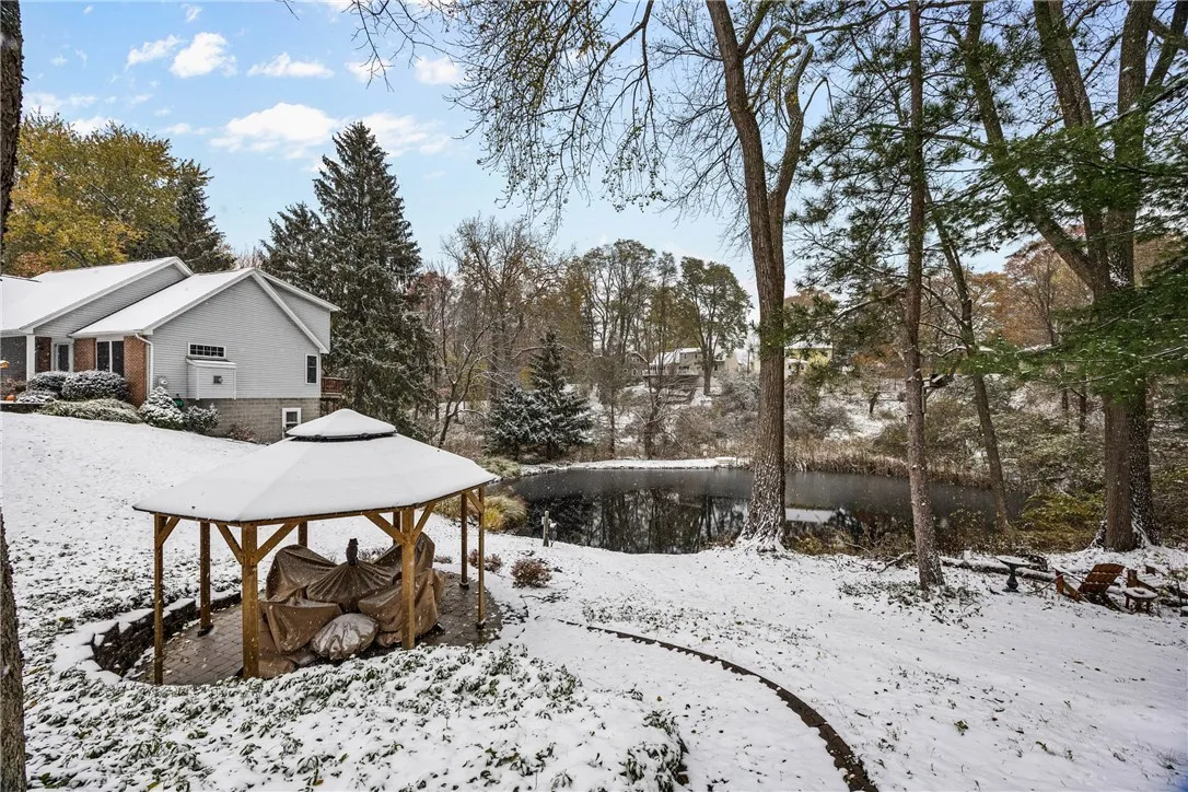 40 Thendara Lane, Irondequoit, New York 14617, Irondequoit, New York 14617, 4 Bedrooms Bedrooms, 8 Rooms Rooms,3 BathroomsBathrooms,Residential,For Sale,40 Thendara Lane, Irondequoit, New York 14617,0,R1650400