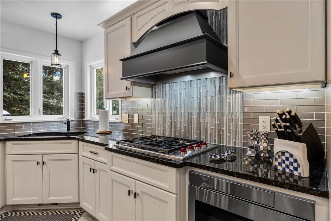 40 Thendara Lane, Irondequoit, New York 14617, Irondequoit, New York 14617, 4 Bedrooms Bedrooms, 8 Rooms Rooms,3 BathroomsBathrooms,Residential,For Sale,40 Thendara Lane, Irondequoit, New York 14617,0,R1650400