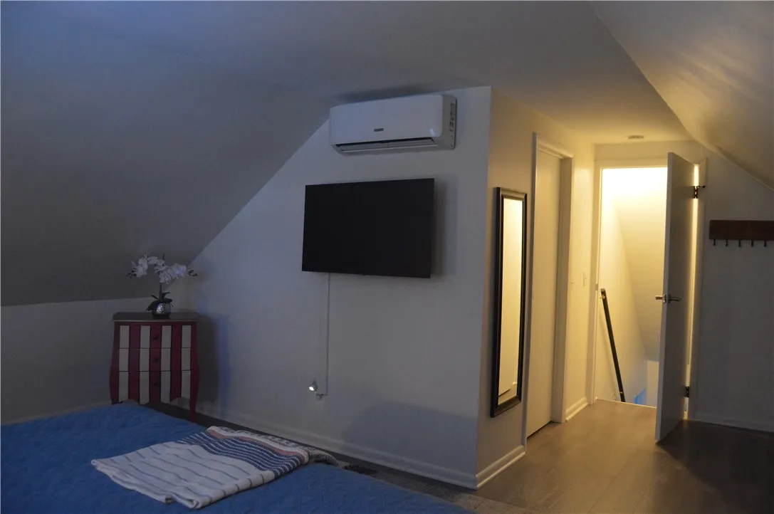 2nd floor bedroom