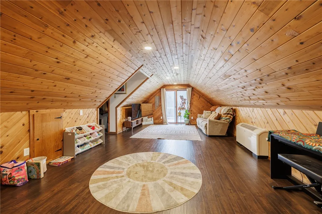 2nd floor play/flex space