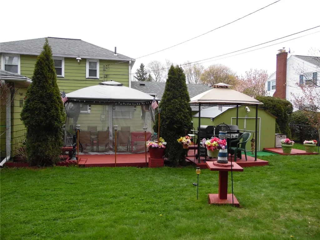 Gazebo and some furniture included