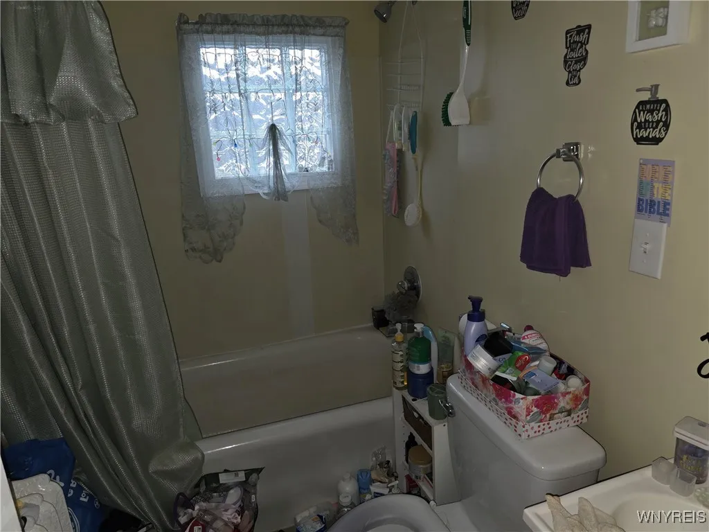 12 Olcott Place, Cheektowaga, New York 14225, Cheektowaga, New York 14225, 5 Bedrooms Bedrooms, 9 Rooms Rooms,2 BathroomsBathrooms,Residential,For Sale,12 Olcott Place, Cheektowaga, New York 14225,0,B1650516