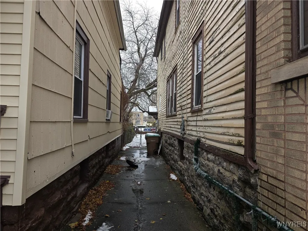 12 Olcott Place, Cheektowaga, New York 14225, Cheektowaga, New York 14225, 5 Bedrooms Bedrooms, 9 Rooms Rooms,2 BathroomsBathrooms,Residential,For Sale,12 Olcott Place, Cheektowaga, New York 14225,0,B1650516