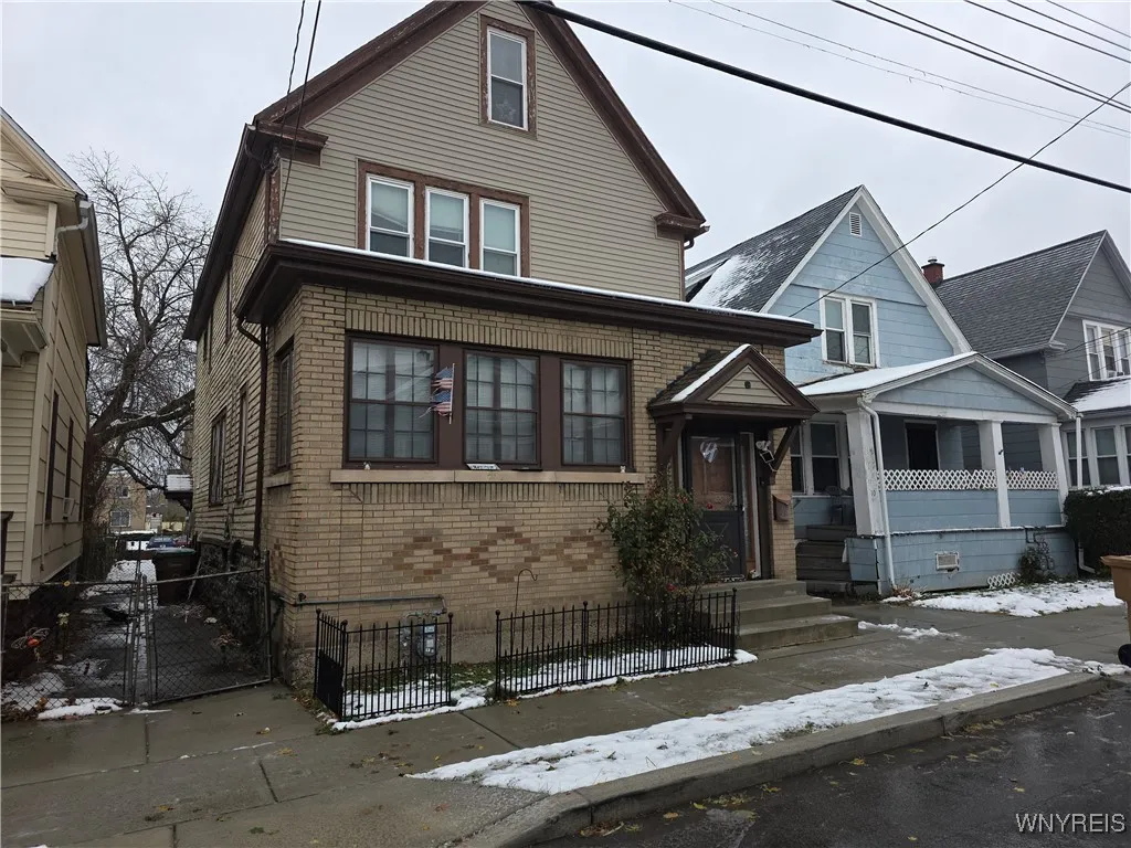 12 Olcott Place, Cheektowaga, New York 14225, Cheektowaga, New York 14225, 5 Bedrooms Bedrooms, 9 Rooms Rooms,2 BathroomsBathrooms,Residential,For Sale,12 Olcott Place, Cheektowaga, New York 14225,0,B1650516