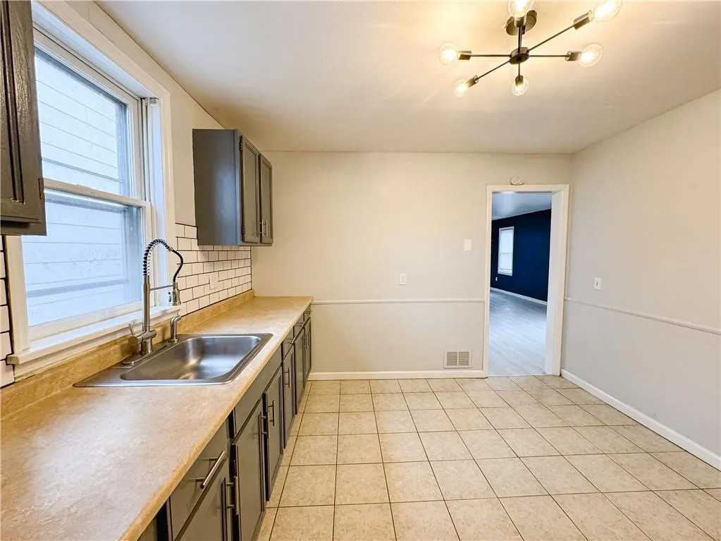 48 Asbury Street, Rochester, New York 14620, Rochester, New York 14620, 1 Bedroom Bedrooms, 5 Rooms Rooms,1 BathroomBathrooms,Residential Lease,For Rent,48 Asbury Street, Rochester, New York 14620,0,R1650536