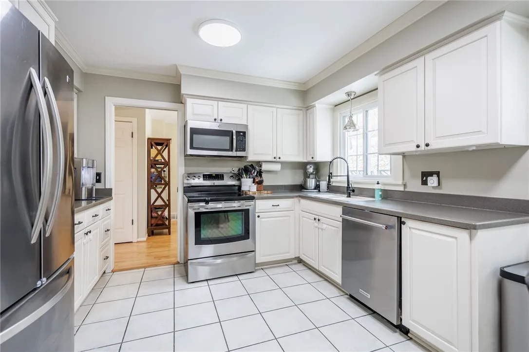 2 Park Bluff Way, Pittsford, New York 14534, Pittsford, New York 14534, 4 Bedrooms Bedrooms, 9 Rooms Rooms,2 BathroomsBathrooms,Residential,For Sale,2 Park Bluff Way, Pittsford, New York 14534,0,R1650508