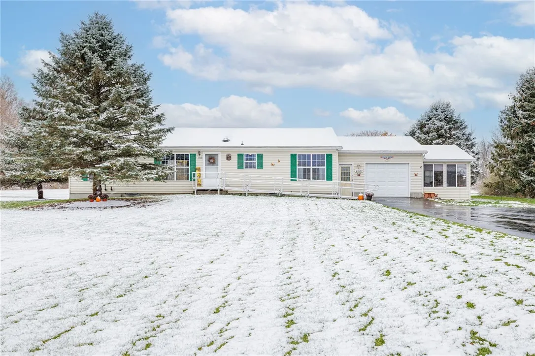 4543 Kyte Road, Farmington, New York 14548, Farmington, New York 14548, 3 Bedrooms Bedrooms, 6 Rooms Rooms,2 BathroomsBathrooms,Residential,For Sale,4543 Kyte Road, Farmington, New York 14548,0,R1648627