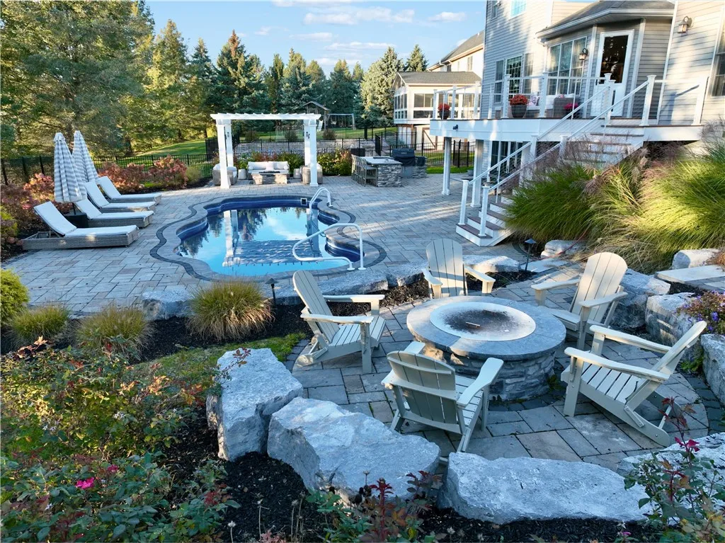 9 Lusk Farm Circle, Pittsford, New York 14534, Pittsford, New York 14534, 5 Bedrooms Bedrooms, 10 Rooms Rooms,5 BathroomsBathrooms,Residential,For Sale,9 Lusk Farm Circle, Pittsford, New York 14534,0,R1650429