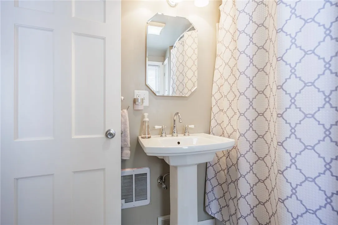 483 Oakwood Road, Greece, New York 14616, Greece, New York 14616, 3 Bedrooms Bedrooms, 8 Rooms Rooms,1 BathroomBathrooms,Residential,For Sale,483 Oakwood Road, Greece, New York 14616,0,R1646959