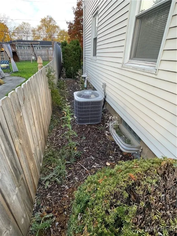 28 Westwood Drive, Tonawanda, New York 14150, Tonawanda, New York 14150, 5 Bedrooms Bedrooms, 9 Rooms Rooms,2 BathroomsBathrooms,Residential,For Sale,28 Westwood Drive, Tonawanda, New York 14150,0,B1650021