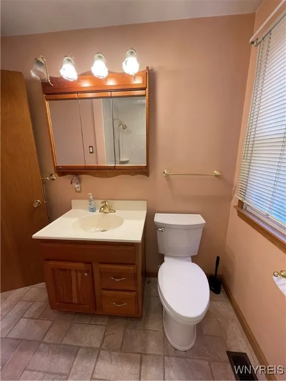 28 Westwood Drive, Tonawanda, New York 14150, Tonawanda, New York 14150, 5 Bedrooms Bedrooms, 9 Rooms Rooms,2 BathroomsBathrooms,Residential,For Sale,28 Westwood Drive, Tonawanda, New York 14150,0,B1650021