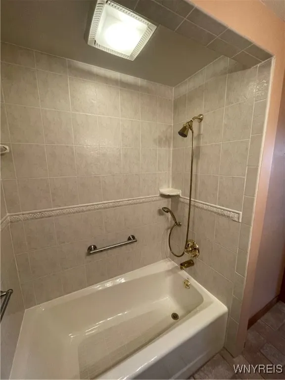 28 Westwood Drive, Tonawanda, New York 14150, Tonawanda, New York 14150, 5 Bedrooms Bedrooms, 9 Rooms Rooms,2 BathroomsBathrooms,Residential,For Sale,28 Westwood Drive, Tonawanda, New York 14150,0,B1650021