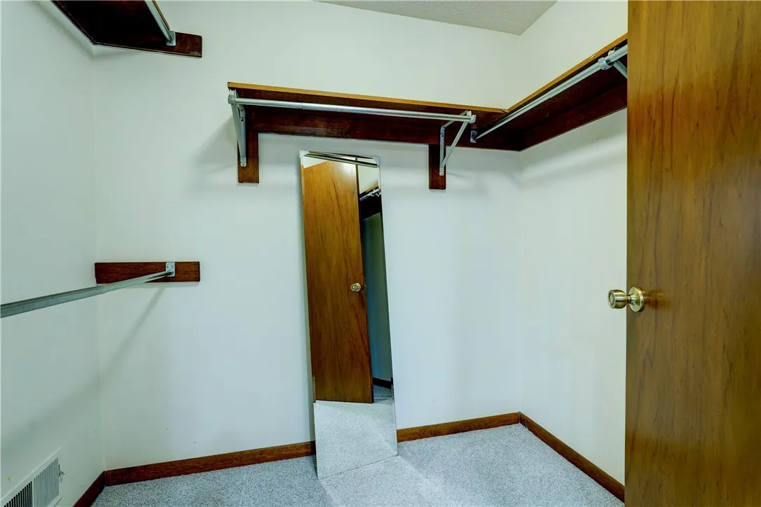15 White Briar, Pittsford, New York 14534, Pittsford, New York 14534, 4 Bedrooms Bedrooms, 9 Rooms Rooms,2 BathroomsBathrooms,Residential,For Sale,15 White Briar, Pittsford, New York 14534,0,R1650460