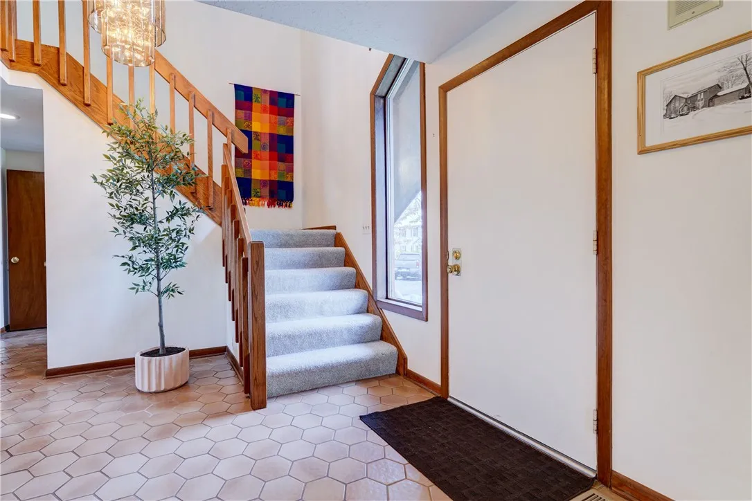 15 White Briar, Pittsford, New York 14534, Pittsford, New York 14534, 4 Bedrooms Bedrooms, 9 Rooms Rooms,2 BathroomsBathrooms,Residential,For Sale,15 White Briar, Pittsford, New York 14534,0,R1650460