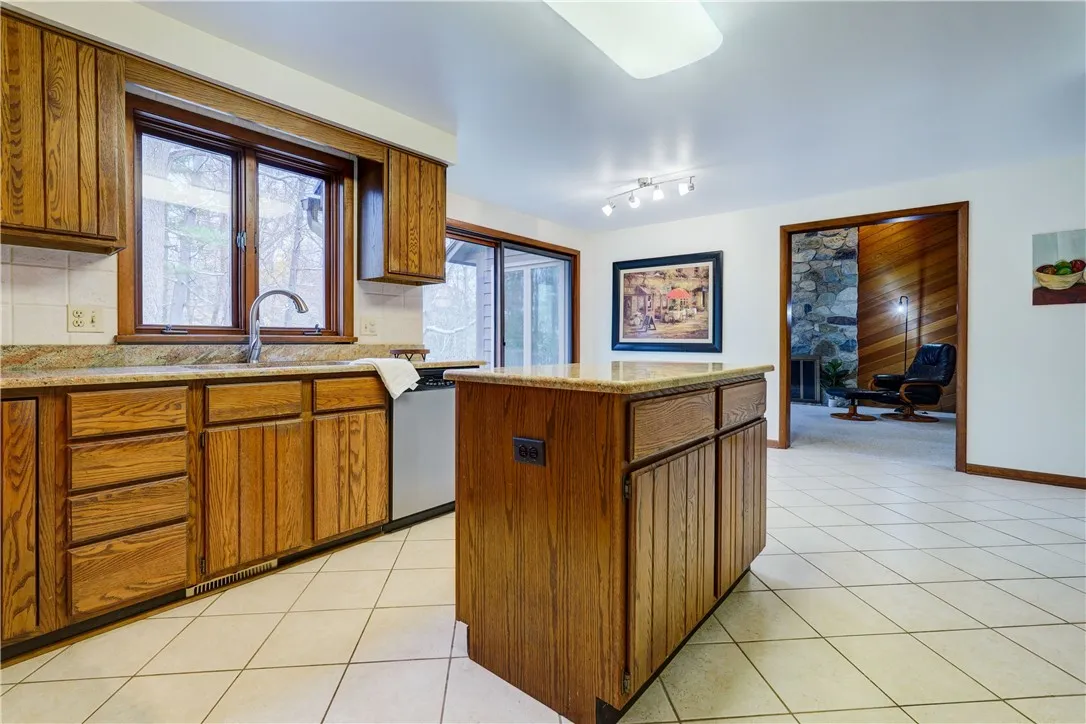 15 White Briar, Pittsford, New York 14534, Pittsford, New York 14534, 4 Bedrooms Bedrooms, 9 Rooms Rooms,2 BathroomsBathrooms,Residential,For Sale,15 White Briar, Pittsford, New York 14534,0,R1650460