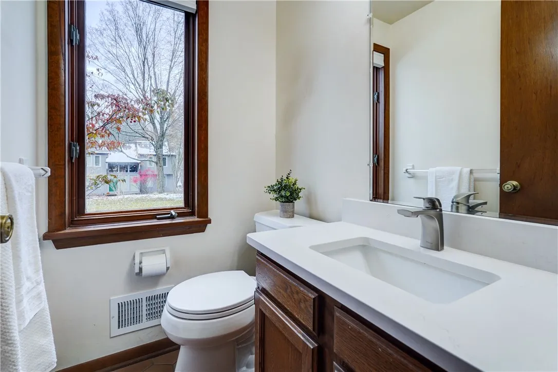 15 White Briar, Pittsford, New York 14534, Pittsford, New York 14534, 4 Bedrooms Bedrooms, 9 Rooms Rooms,2 BathroomsBathrooms,Residential,For Sale,15 White Briar, Pittsford, New York 14534,0,R1650460