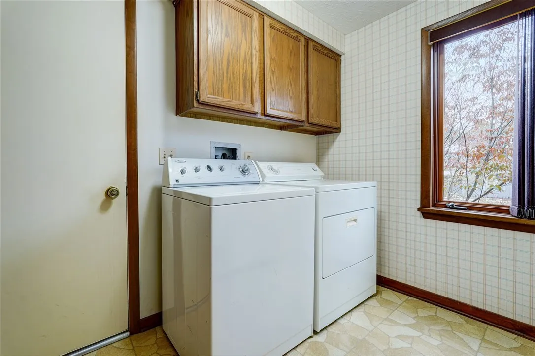 15 White Briar, Pittsford, New York 14534, Pittsford, New York 14534, 4 Bedrooms Bedrooms, 9 Rooms Rooms,2 BathroomsBathrooms,Residential,For Sale,15 White Briar, Pittsford, New York 14534,0,R1650460