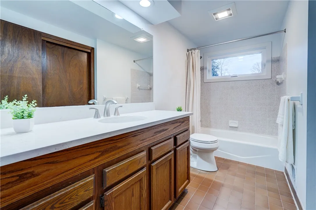 15 White Briar, Pittsford, New York 14534, Pittsford, New York 14534, 4 Bedrooms Bedrooms, 9 Rooms Rooms,2 BathroomsBathrooms,Residential,For Sale,15 White Briar, Pittsford, New York 14534,0,R1650460