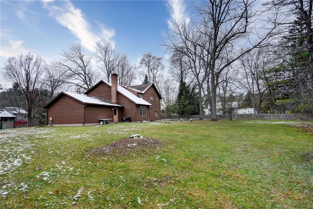15 White Briar, Pittsford, New York 14534, Pittsford, New York 14534, 4 Bedrooms Bedrooms, 9 Rooms Rooms,2 BathroomsBathrooms,Residential,For Sale,15 White Briar, Pittsford, New York 14534,0,R1650460